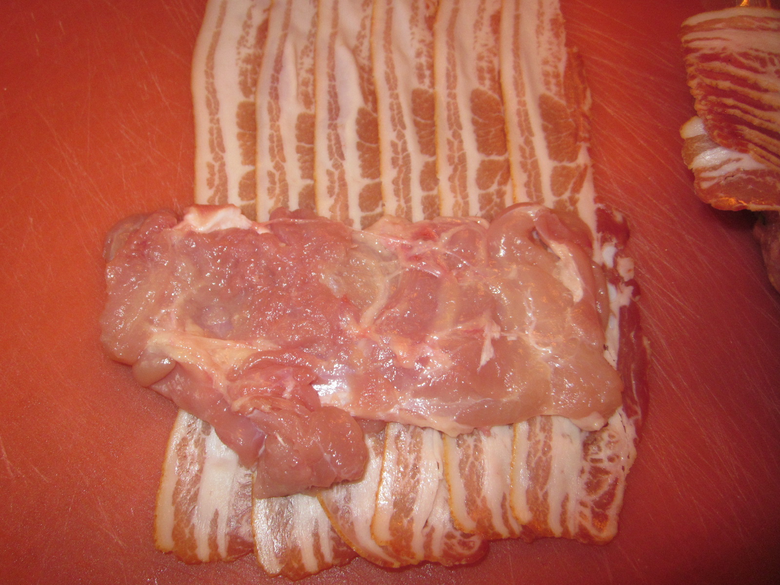 Pulpe de pui umplute invelite in bacon