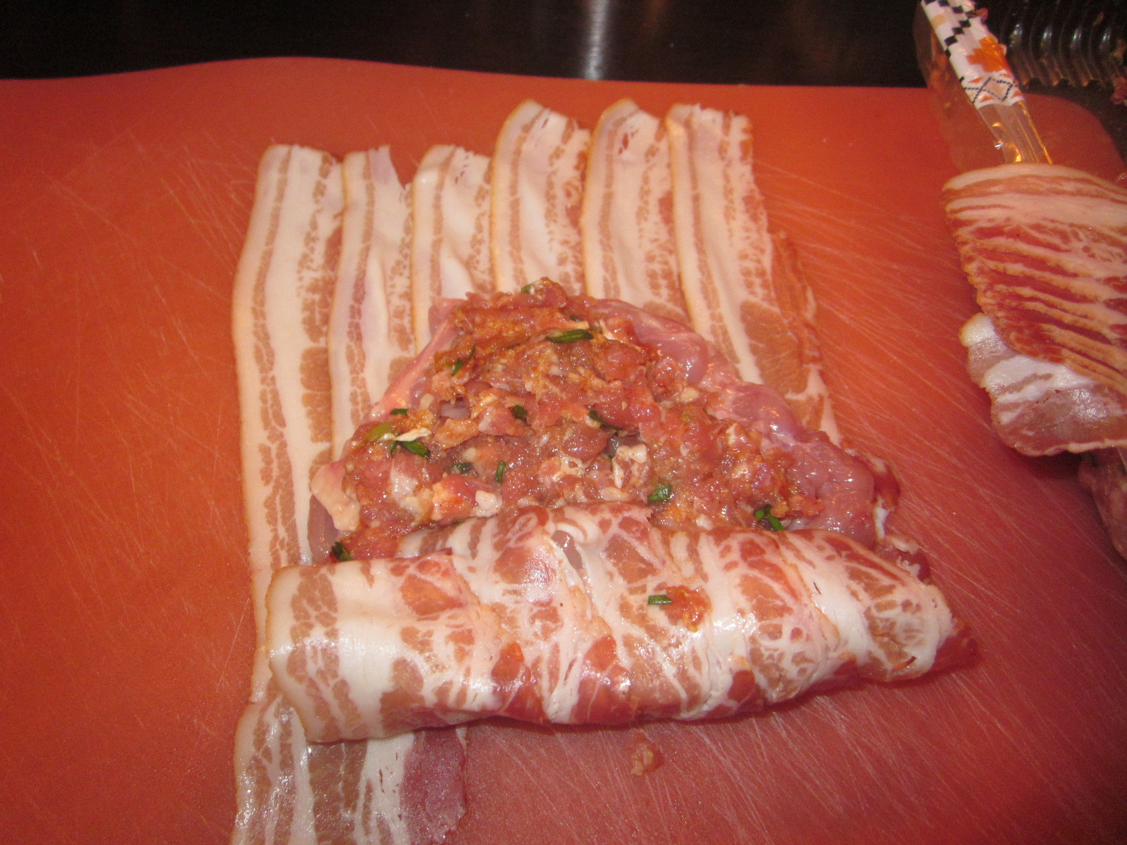 Pulpe de pui umplute invelite in bacon