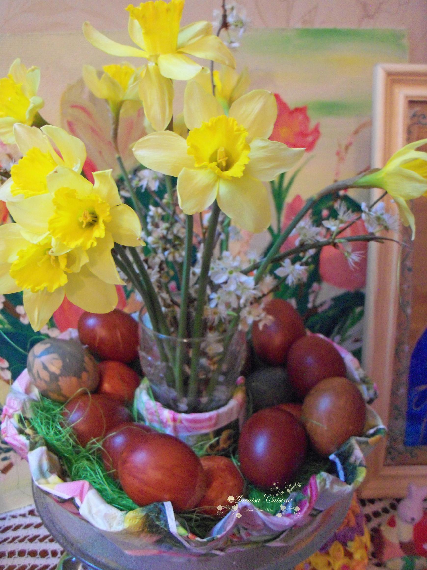 Ouă în culori naturale pentru Sfintele Paşti