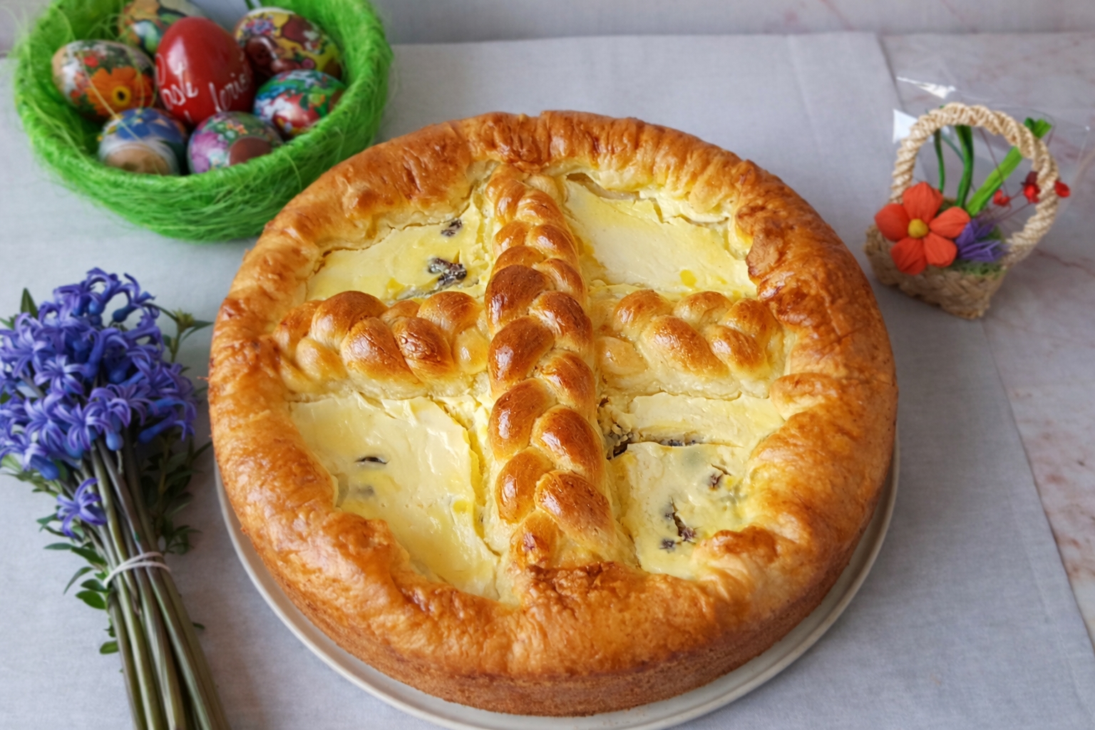 Pasca cu aluat de cozonac