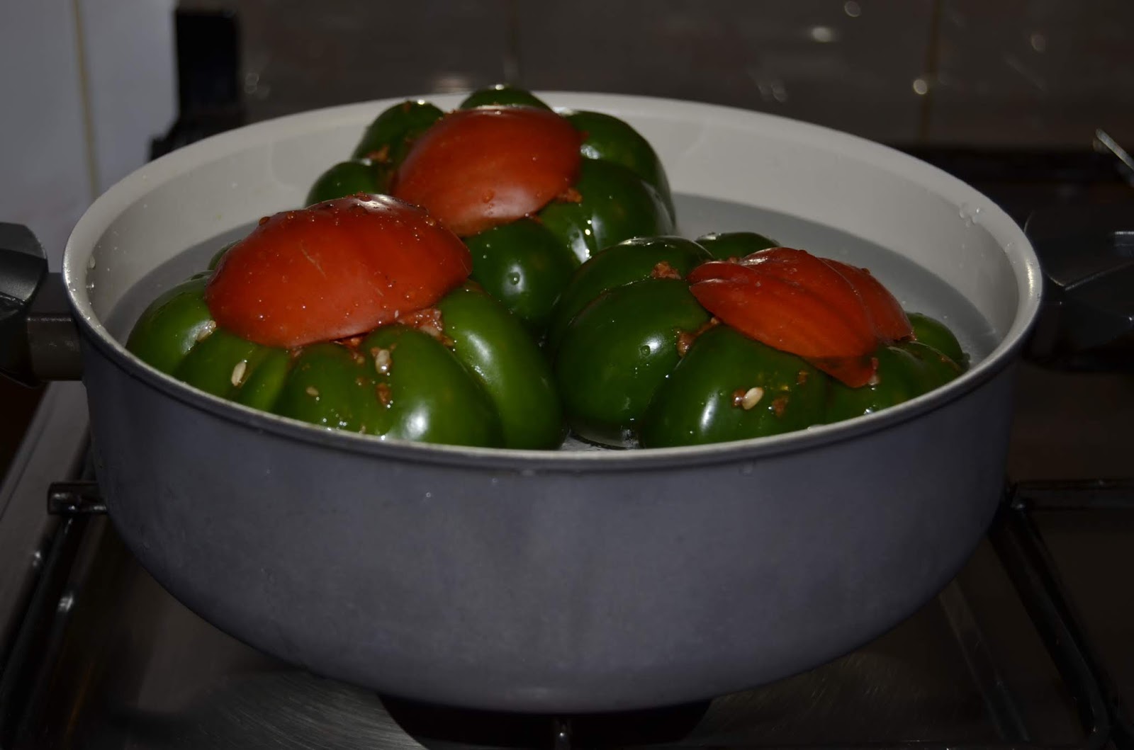 Gogosari umpluti cu compozitie de legume- reteta de post