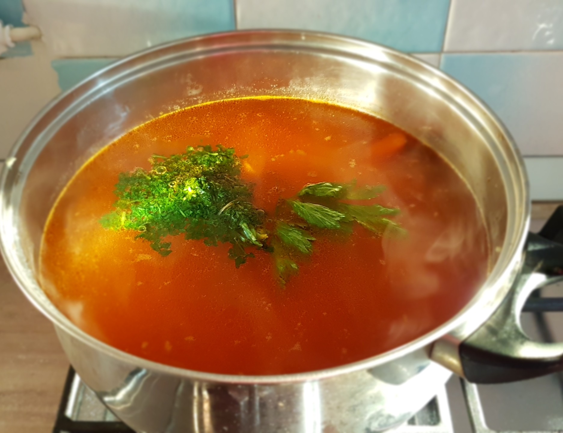 Supa de rosii cu galuste pufoase de gris - o supa delicioasa