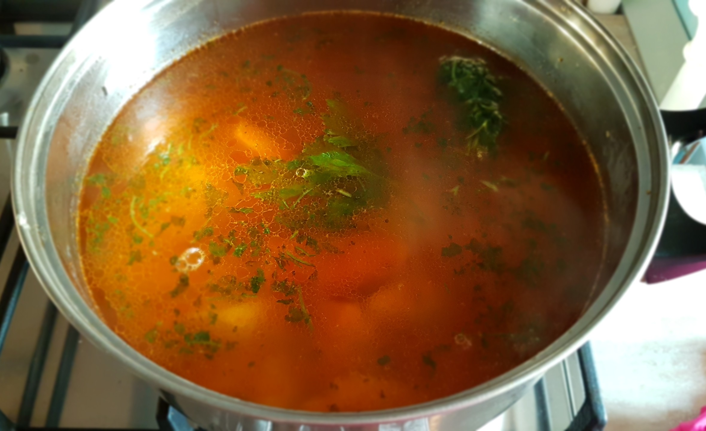 Supa de rosii cu galuste pufoase de gris - o supa delicioasa