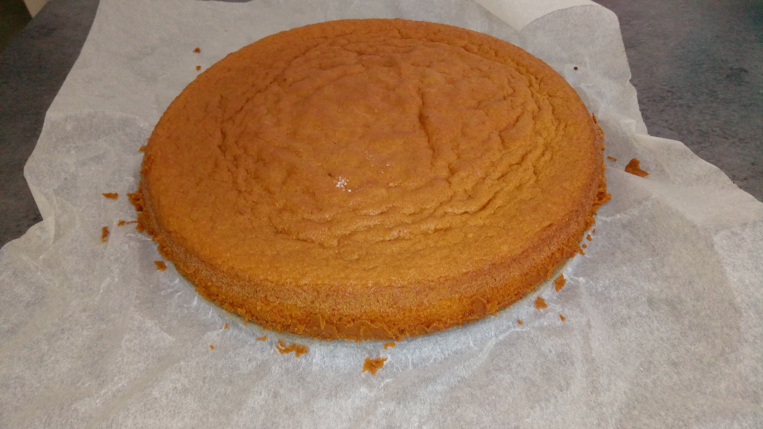 Tort cu mousse de vanilie si piure de zmeura