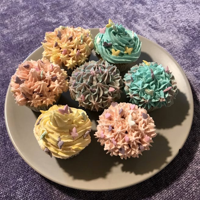 Cupcakes decorate cu buttercream