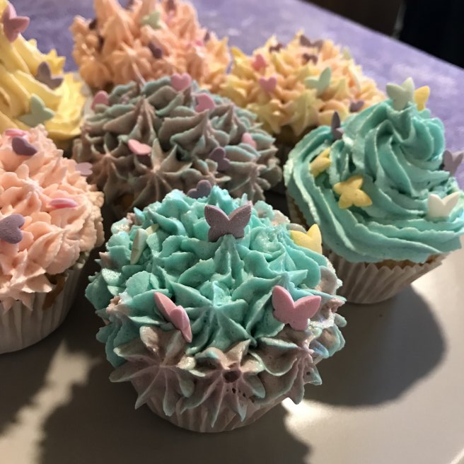Cupcakes decorate cu buttercream