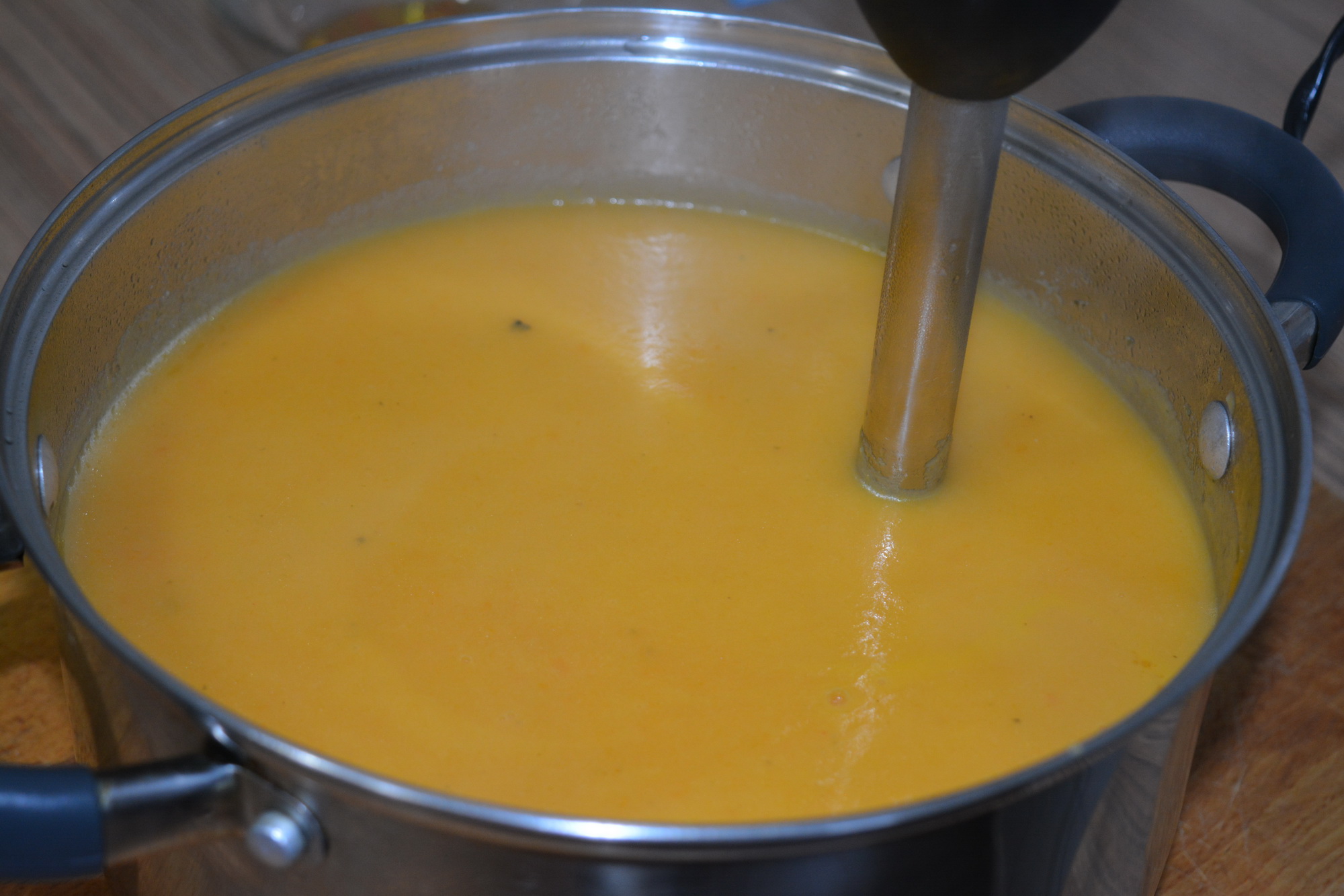 Supa crema de morcovi cu sofran