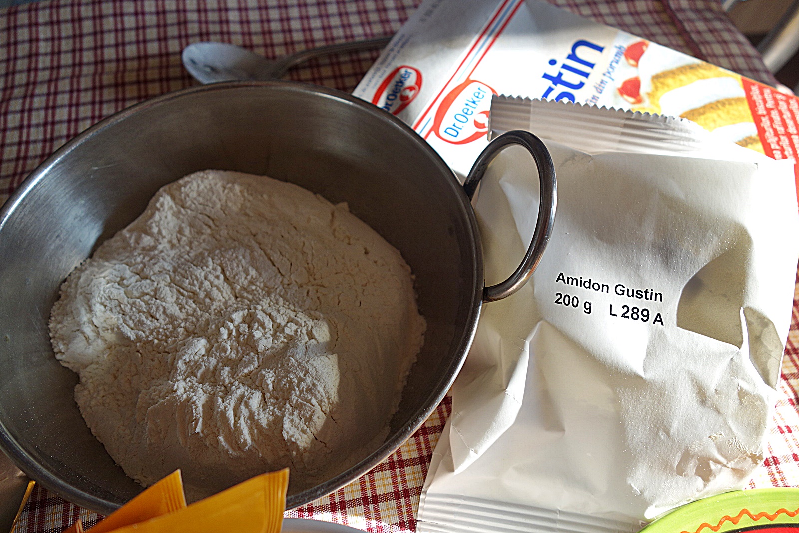 Prajitura cu blat fraged si crema de cocos