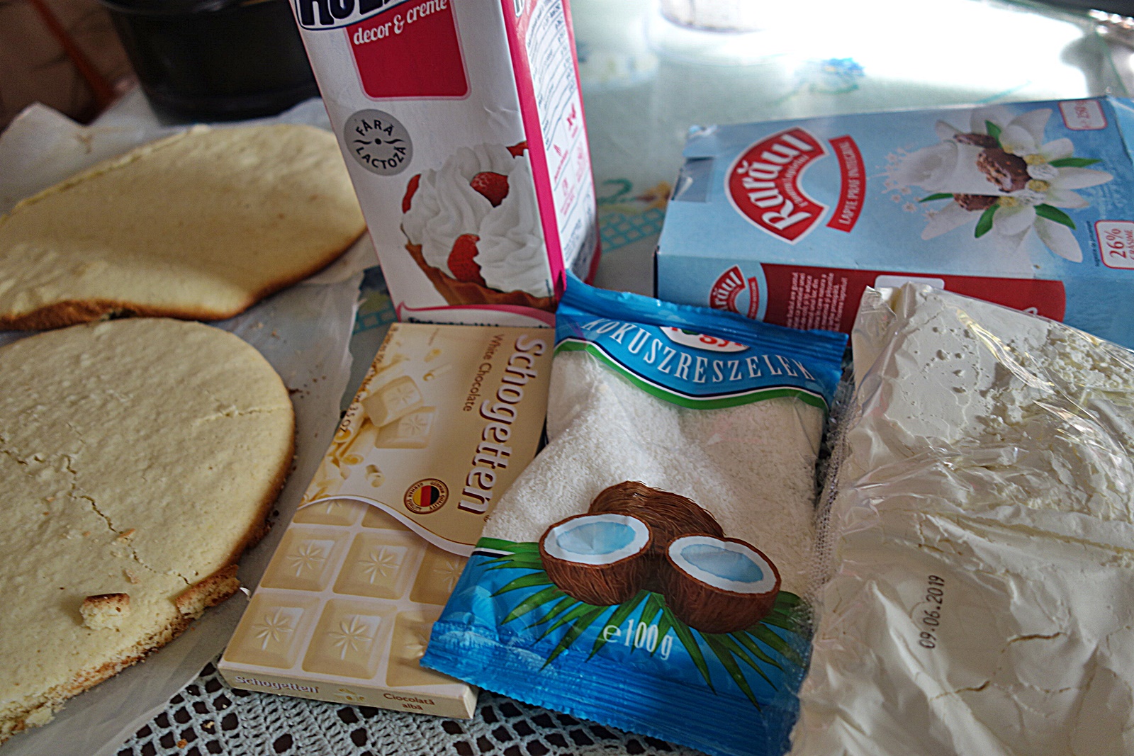 Prajitura cu blat fraged si crema de cocos