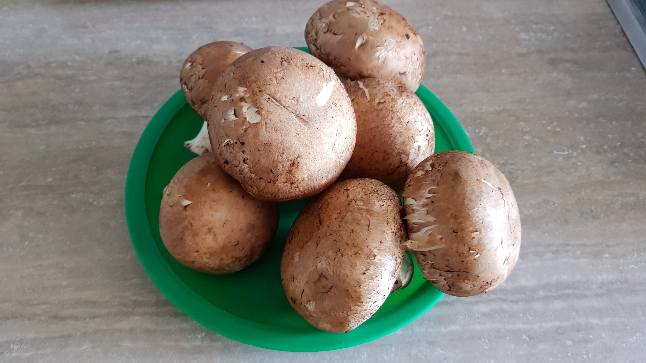 Orez cu ciuperci brune