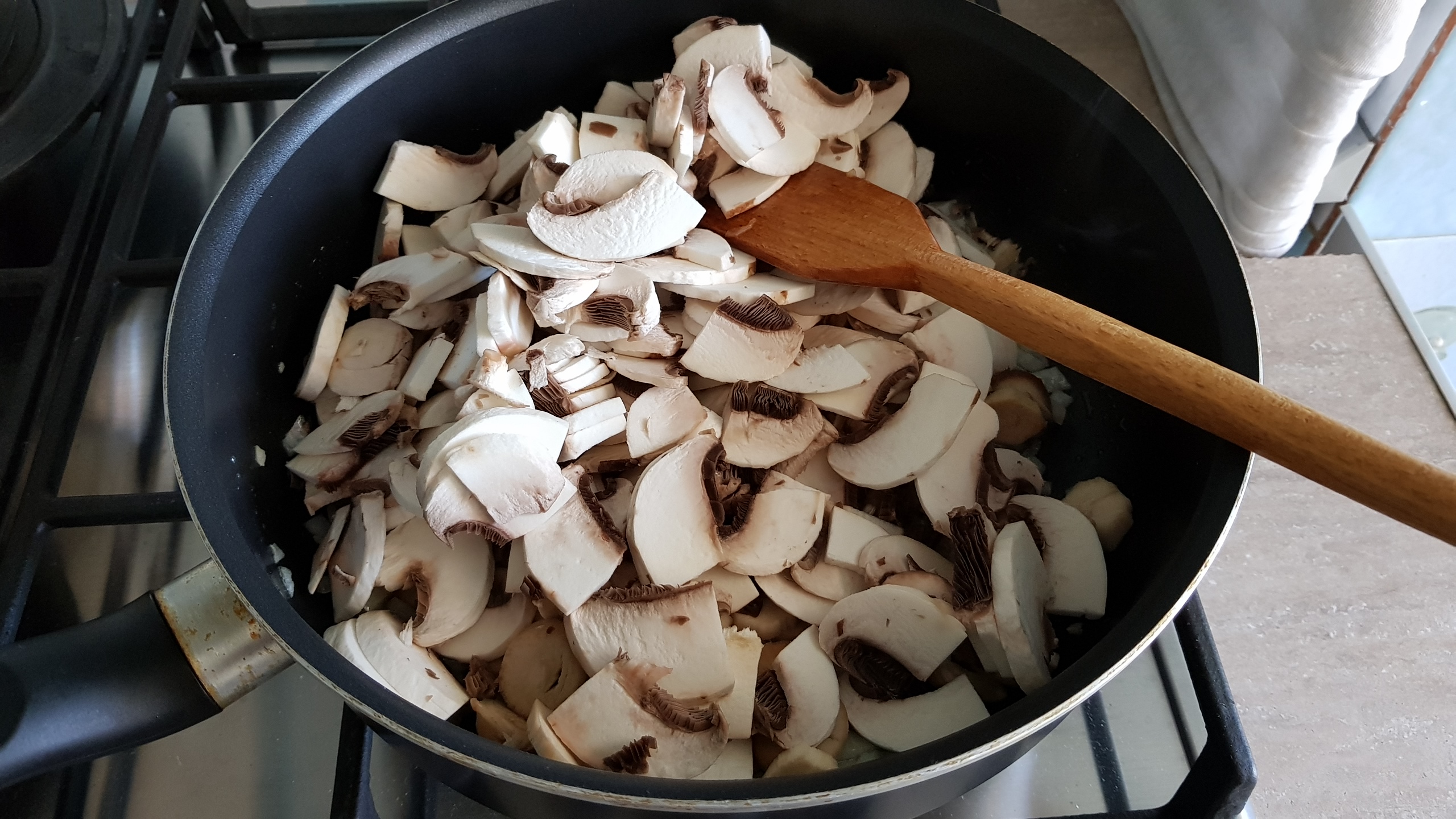 Orez cu ciuperci brune