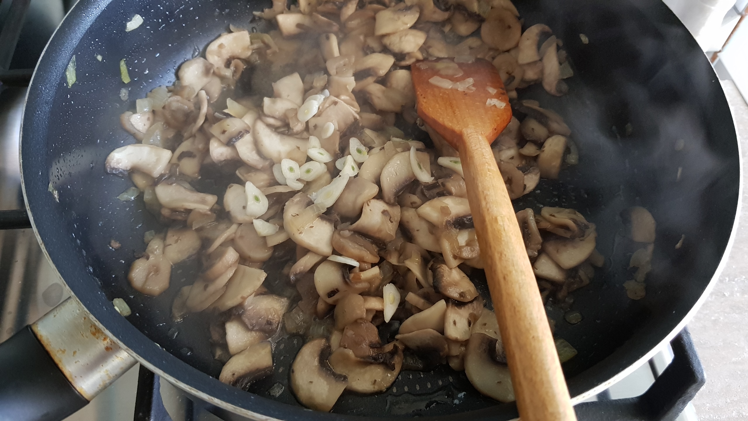 Orez cu ciuperci brune