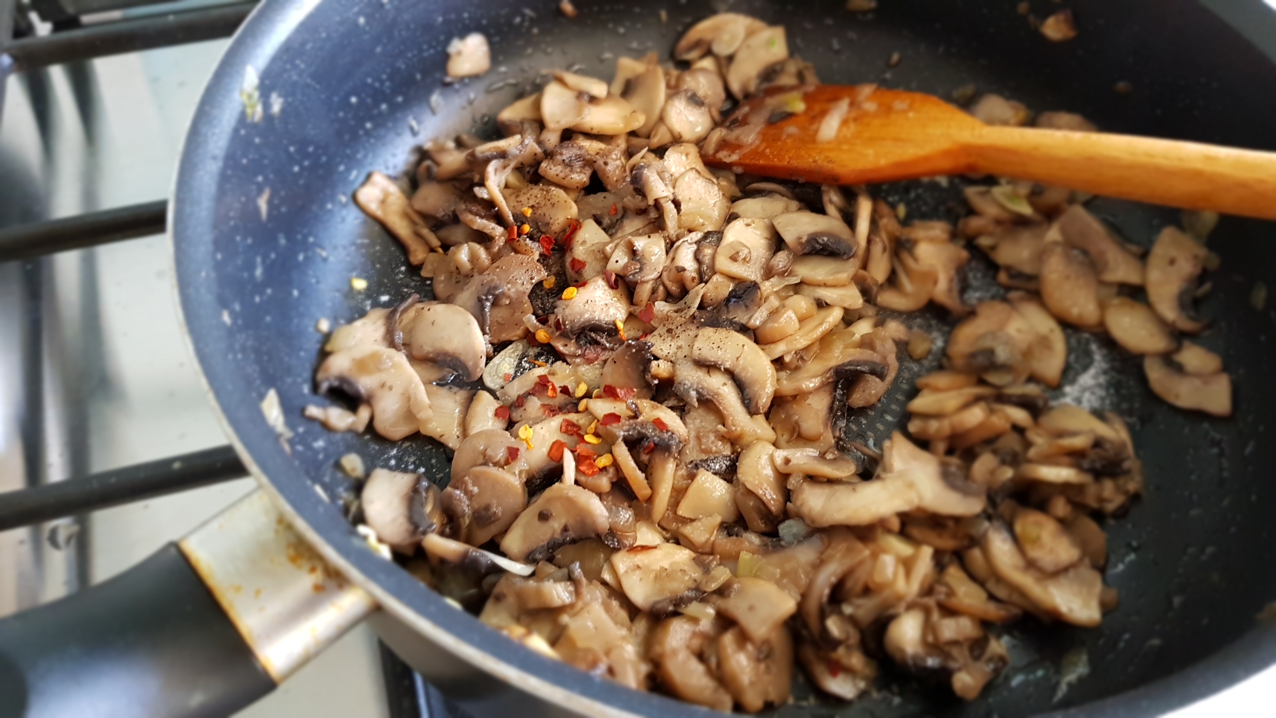 Orez cu ciuperci brune