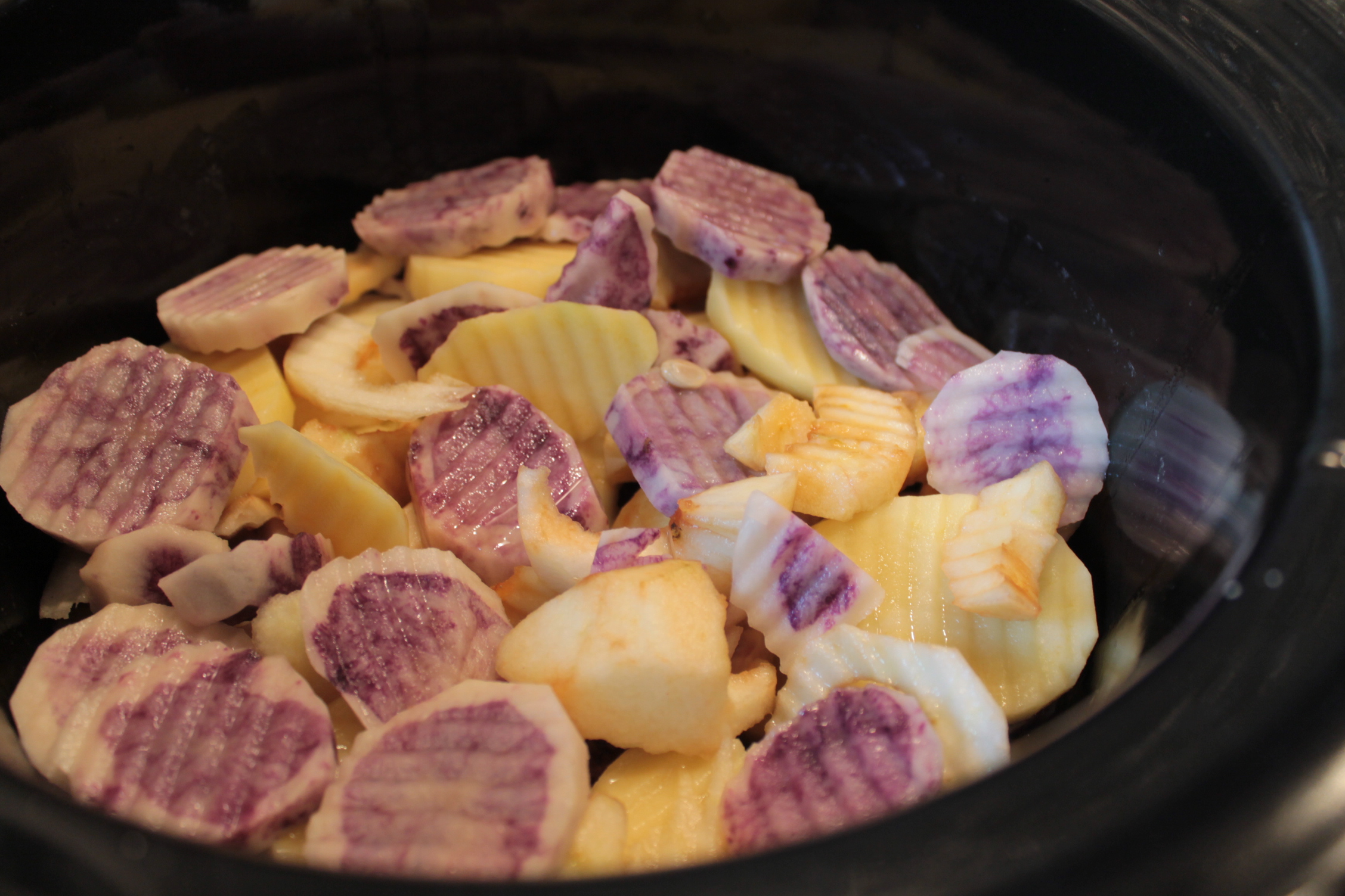 Cartofi si mere gratinate la slow cooker Crock Pot