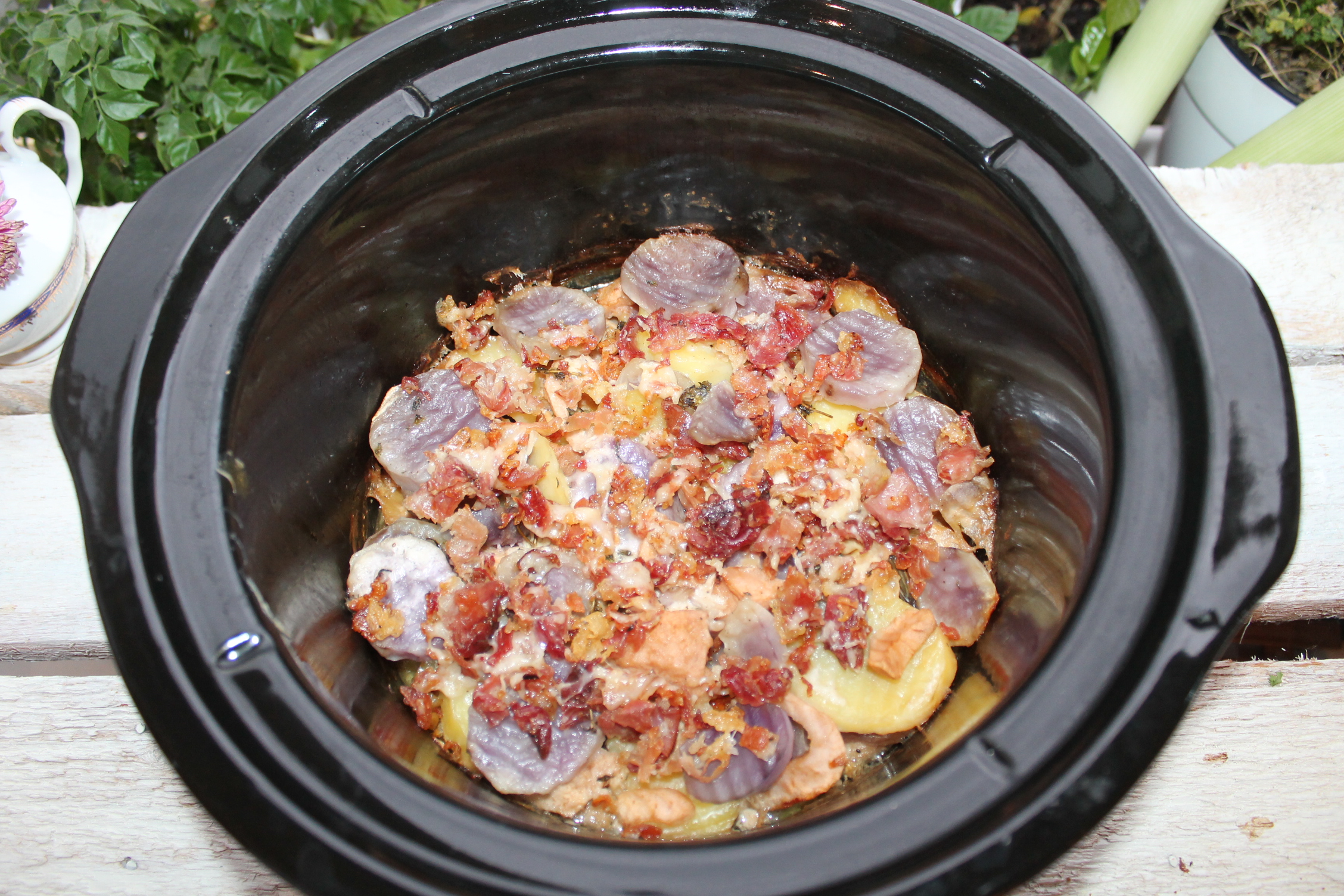 Cartofi si mere gratinate la slow cooker Crock Pot