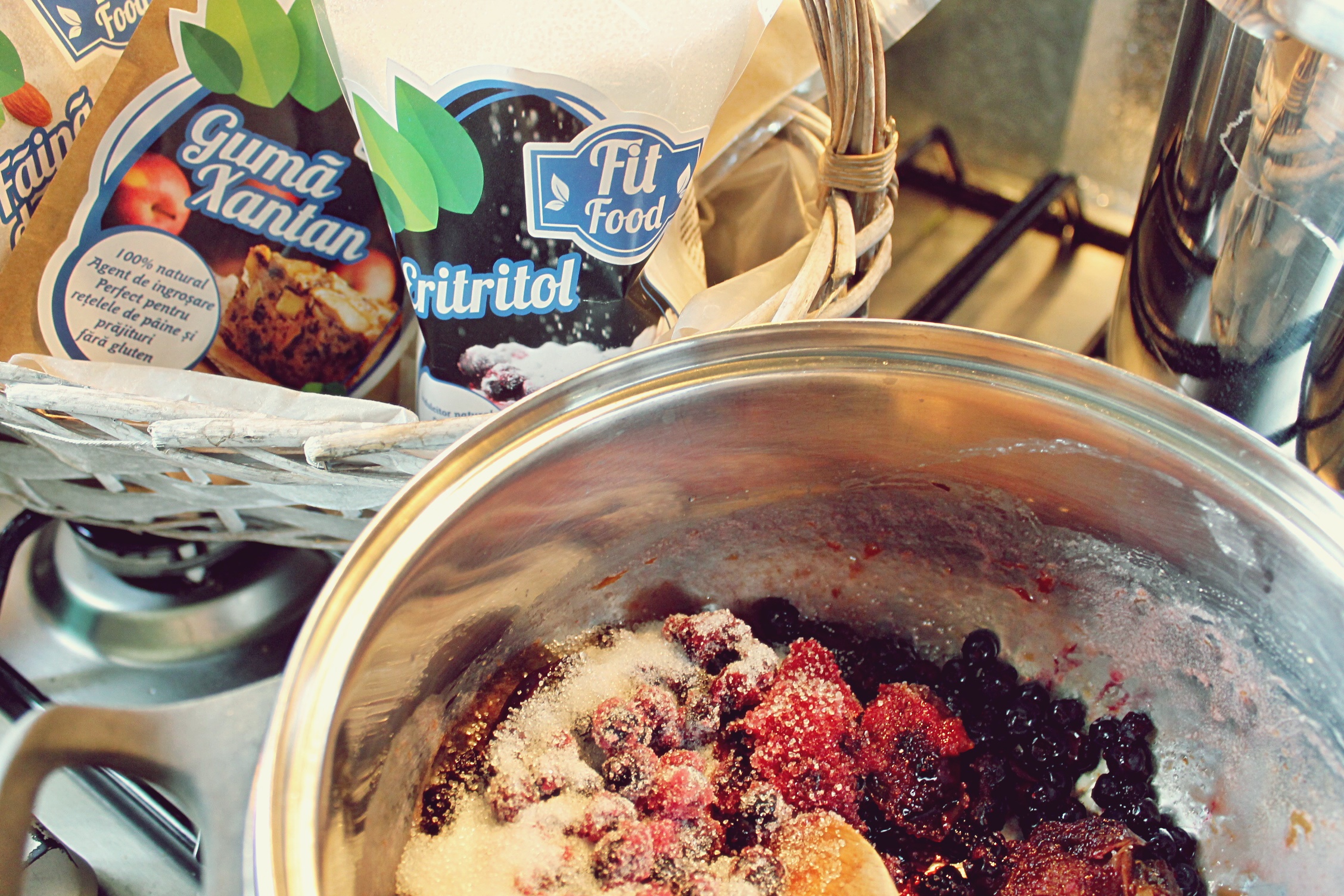 Crumble cu prune si afine la slow cooker Crock Pot