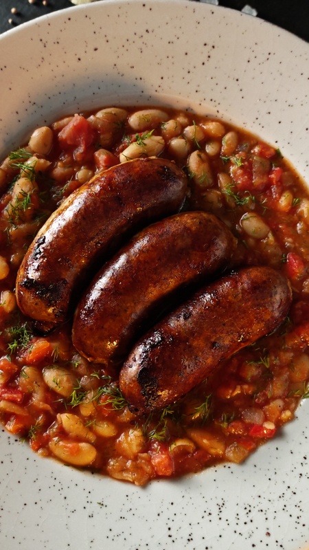 Fasole cu cârnați de casă - Rețeta tradițional românească cu savoare maximă