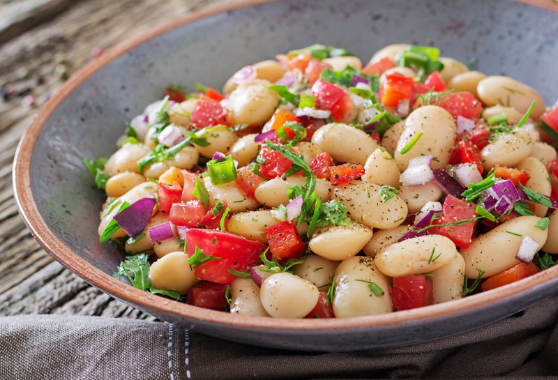 Salata de fasole alba cu legume