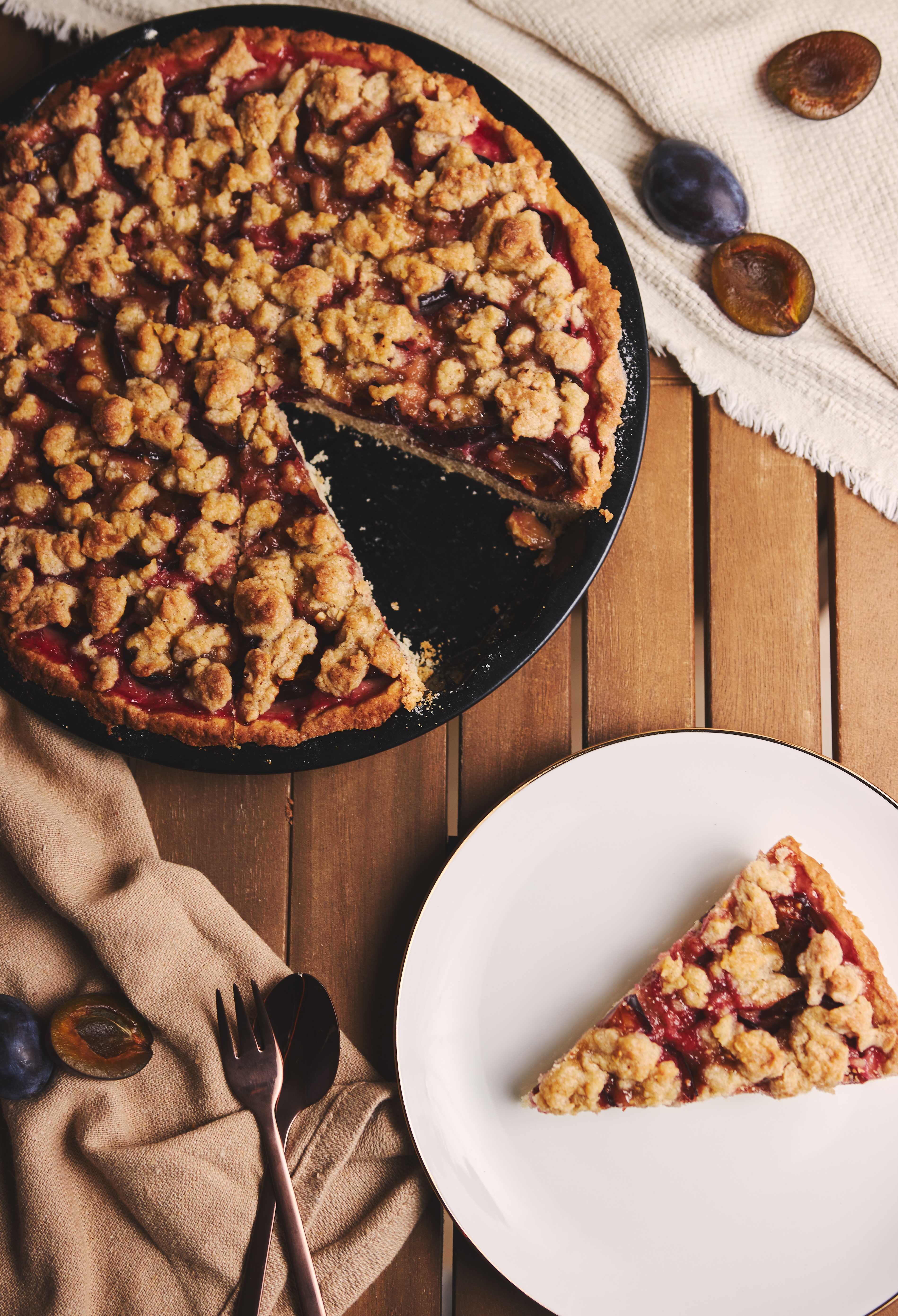 Prajitura cu prune si crumble crocant