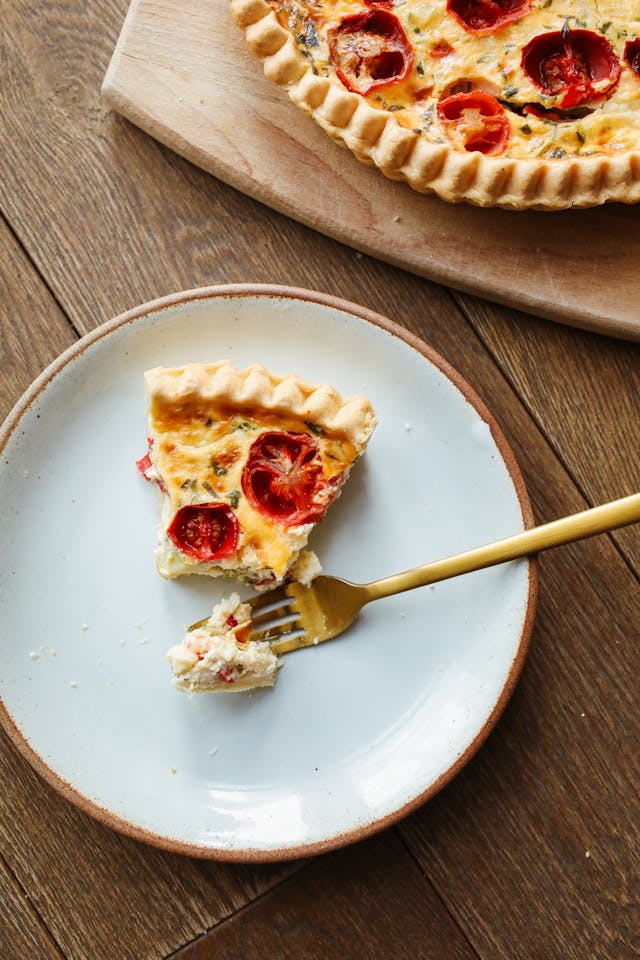 Quiche cu rosii si verdeturi – tarta sarata plina de savoare