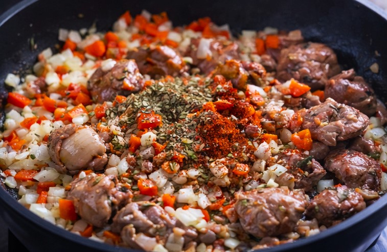 Ficatei in sos rosu - o mancare simpla si gustoasa