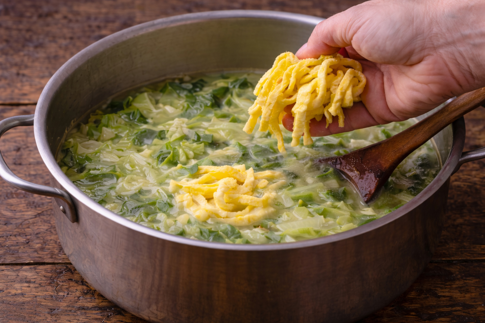 Ciorba de salata cu omleta - ardeleneasca, usoara si satioasa