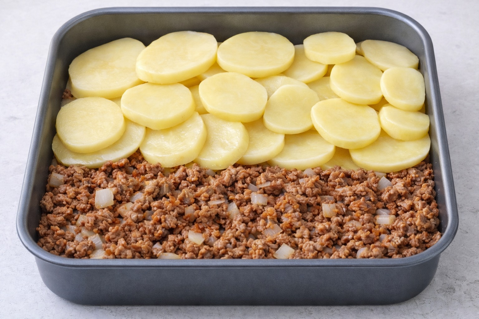 Musaca de cartofi cu carne tocata