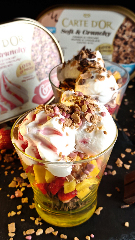 Desert la pahar cu înghețată crunchy - Rapid și perfect pentru orice ocazie