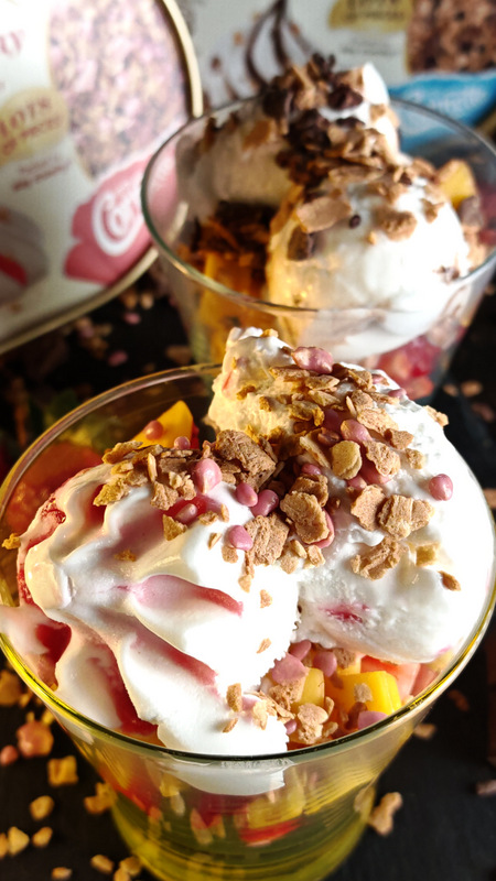 Desert la pahar cu înghețată crunchy - Rapid și perfect pentru orice ocazie