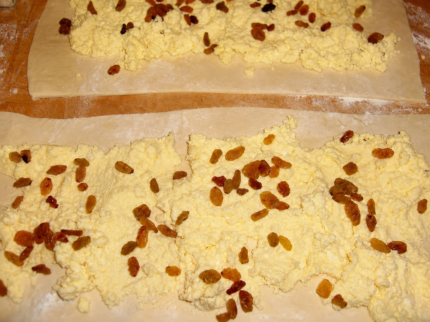 Reteta de strudel cu branza si stafide