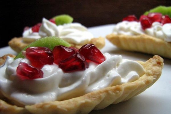 Tarte cu Fructe din Aluat Fraged
