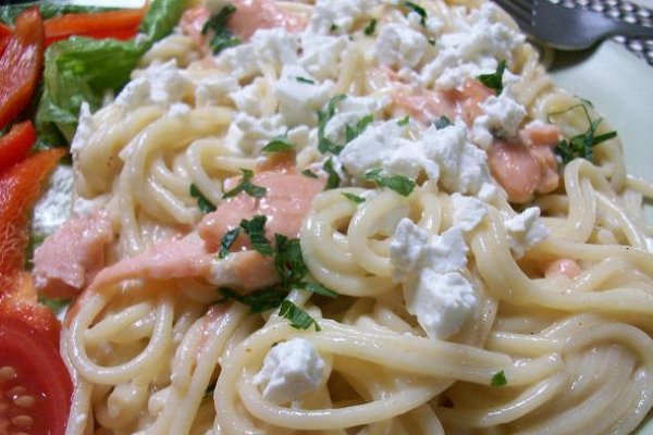 Somon Afumat cu Pasta si Sos de Whiskey