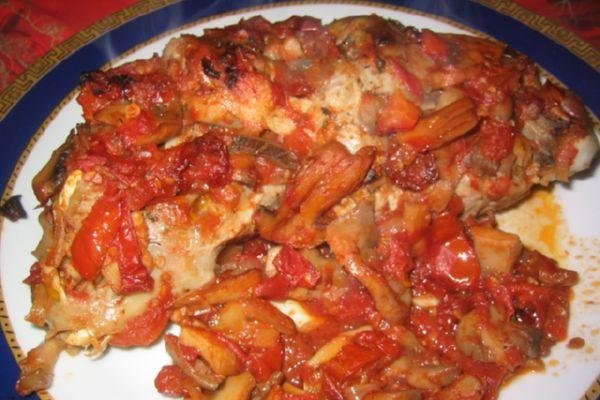 Pulpa de Curcan cu Sos de Ciuperci si Rosii
