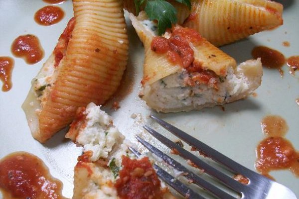 Paste Scoici Mari ( Stuff Jumbo Shells)