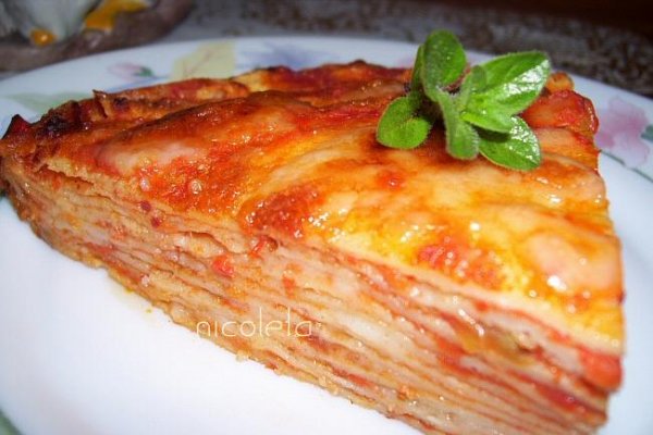 Tort Sarat de Clatite cu Sos de Rosii si Mozzarella