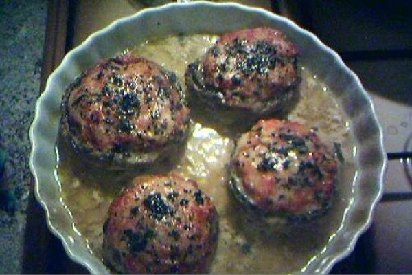 Ciuperci umplute cu carne