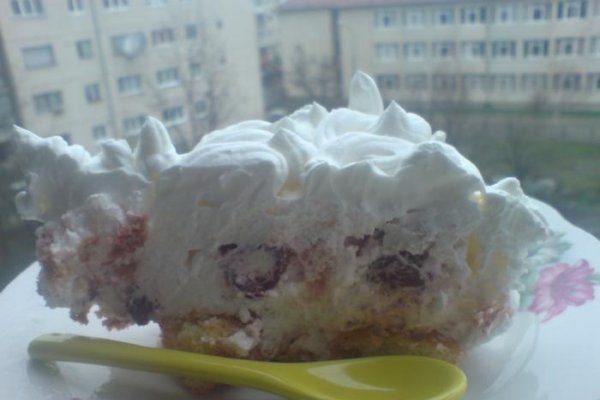 Tort de Frisca cu Visine