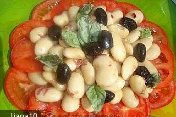 Salata de Fasole Boabe cu Rosii