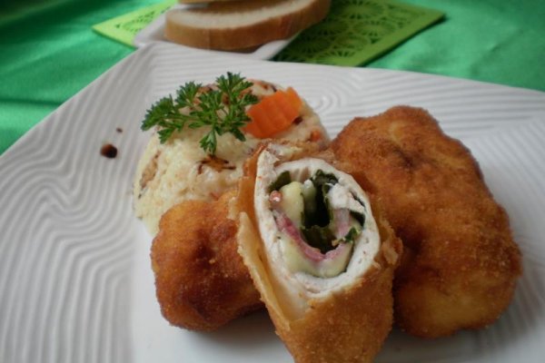 Rulouri Din Piept de Pui cu Garnitura de Orez