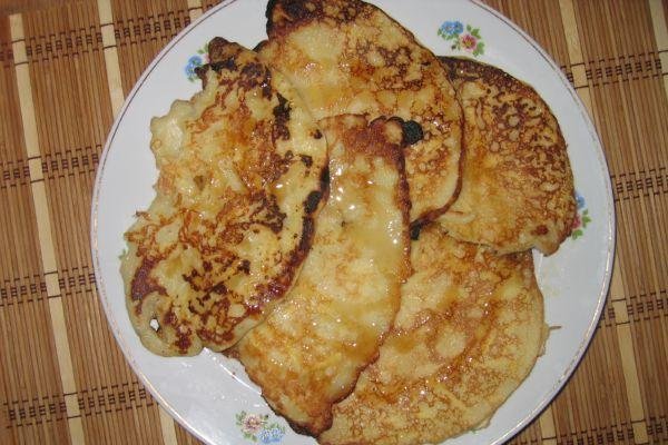 Clatite cu mere si sirop de artar
