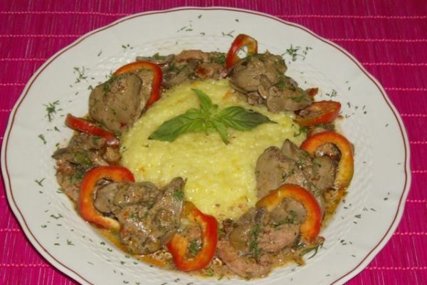 Ficatei de pui si carnati cu ciuperci si garnitura de orez