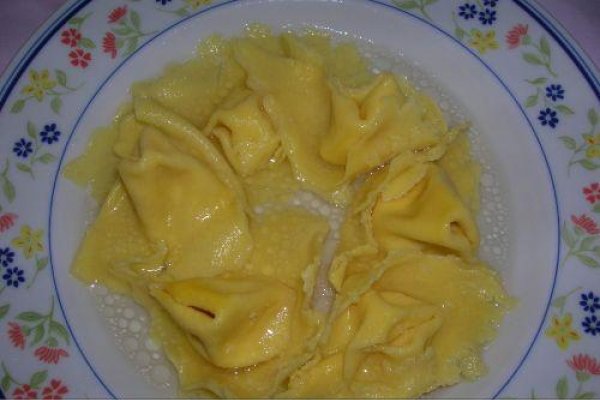 Cappelletti umpluti cu brinza - in supa