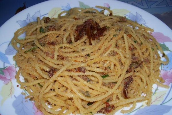Spaghete Cu Pesmet, Rosii Uscate Si Hamsii
