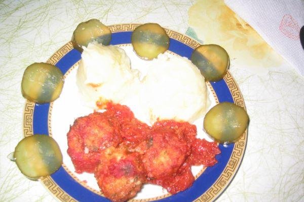 Piftelute cu Carne si Suc de Rosii