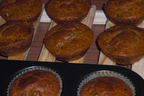 Muffins cu Ciuperci si Usturoi