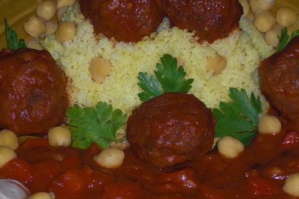 Chiftelute cu Cuscus, cu Sos, Pregatite in Stil Oriental