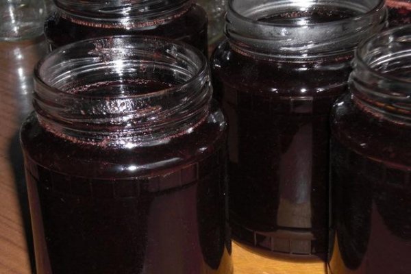 Peltea de Coacaze Negre