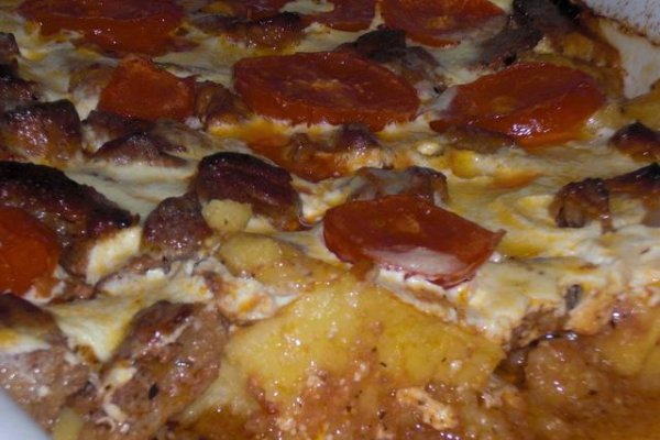 Carne de Porc Aromata, cu Mamaliga si Sos Alb