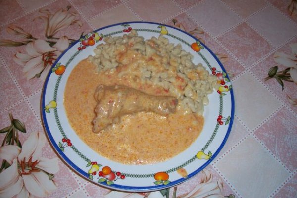 Tocanita de pui cu smantana (Tejfolos csirke)