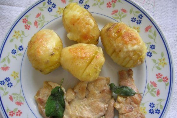 Cartofi Hasselback (la microunde sau la cuptor obisnuit)